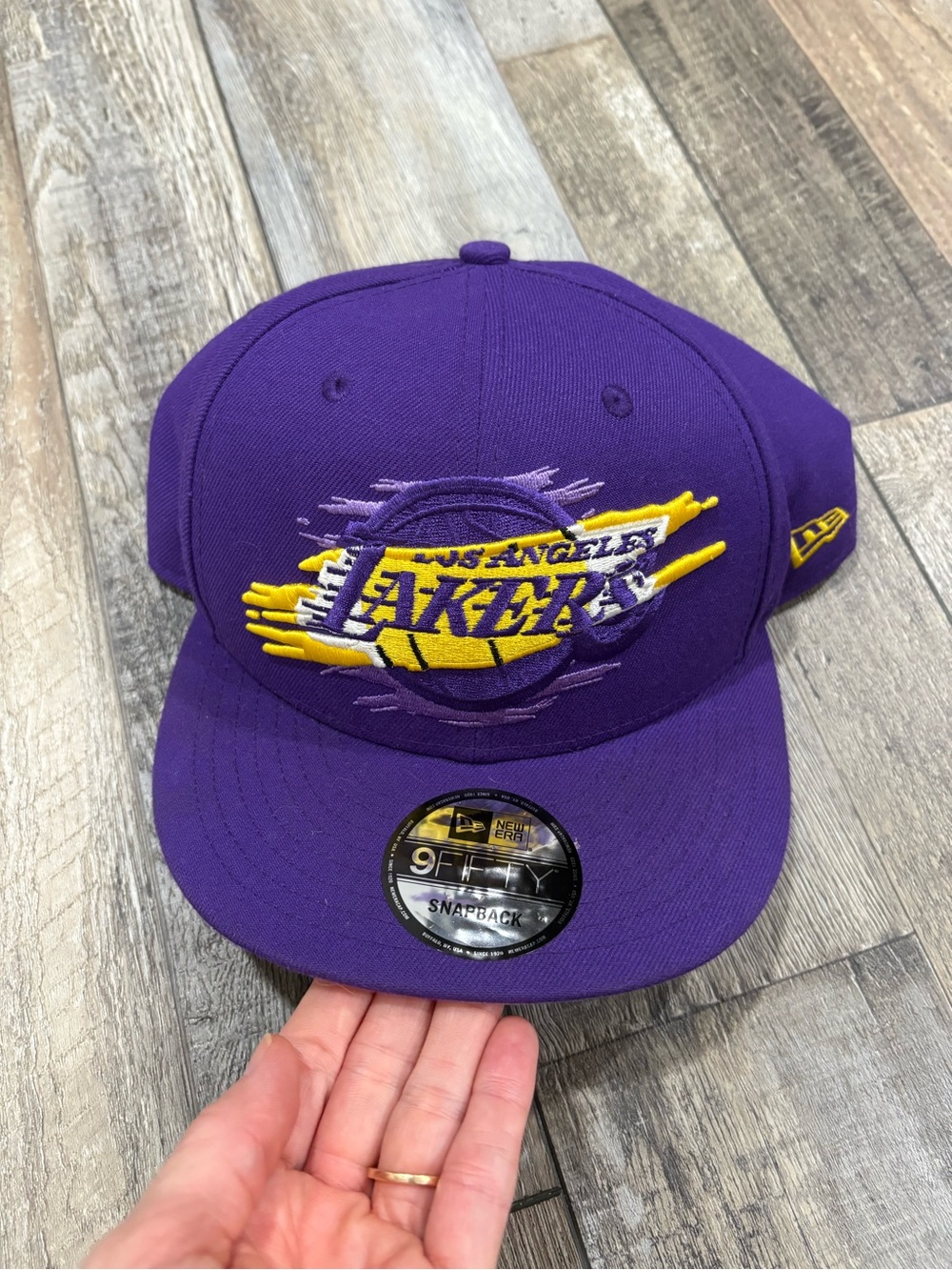 EUC Los Angeles Lakers New Era 9FIFTY SnapBack Hat w/ Original Tags